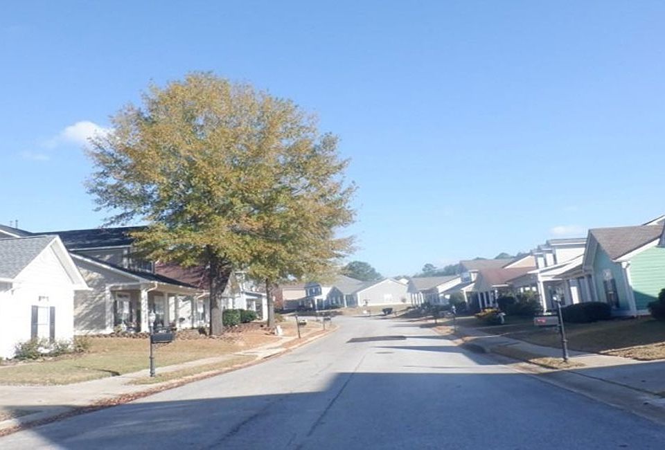 Exterior Neighborhood (street photo)