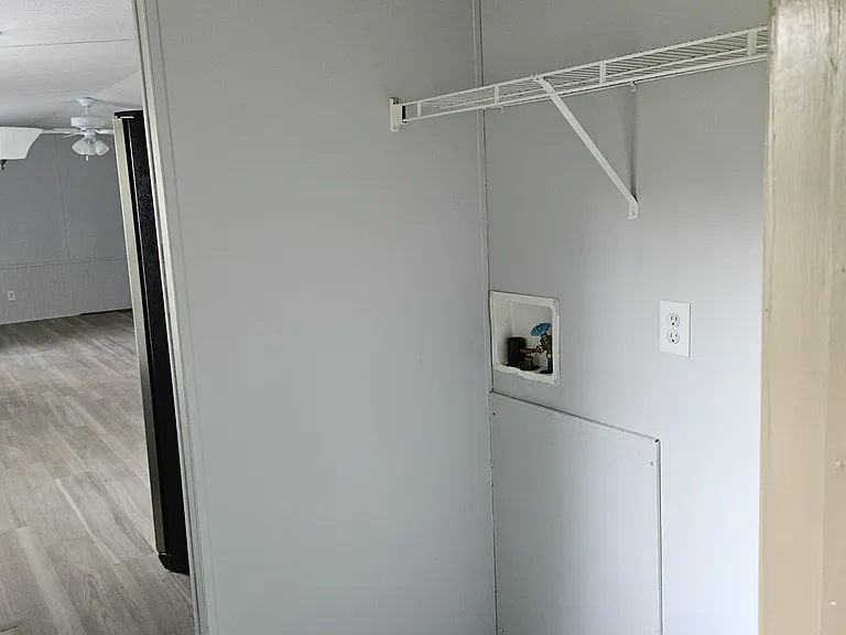 laundry hook ups