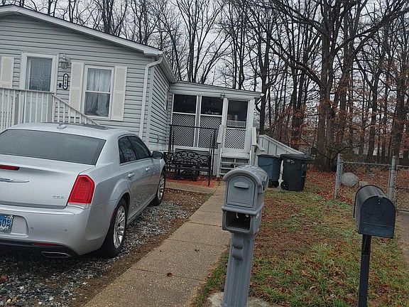 2nd image of 8906 Columbine Ln