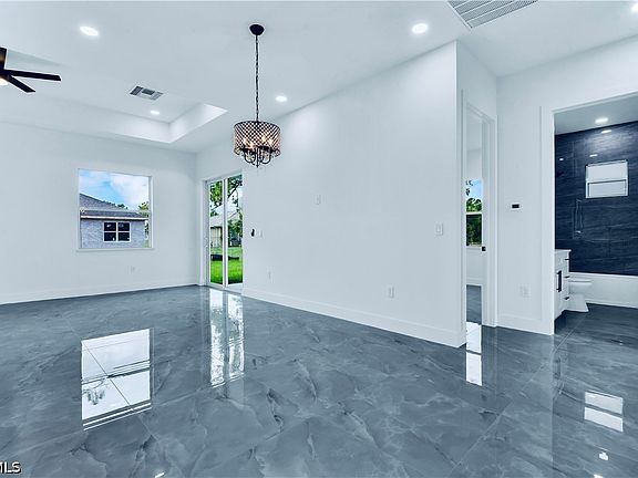 5th image of 654 Trinity St E