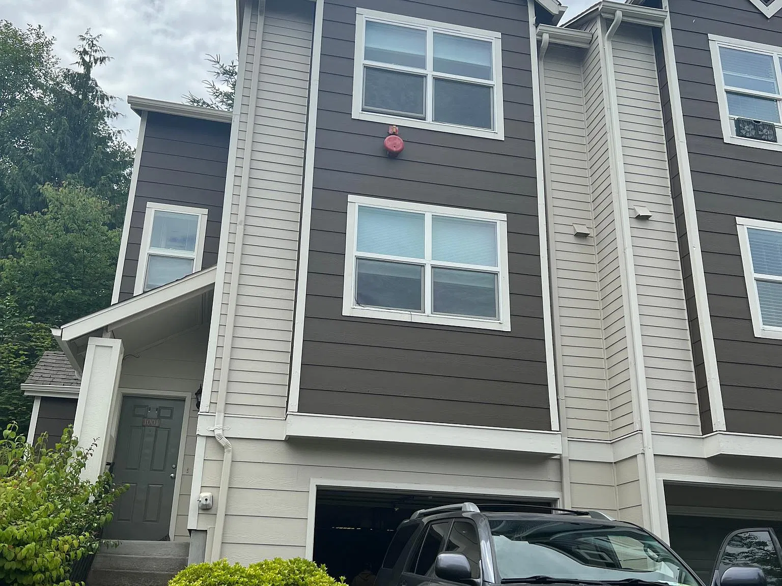 Desirable corner unit