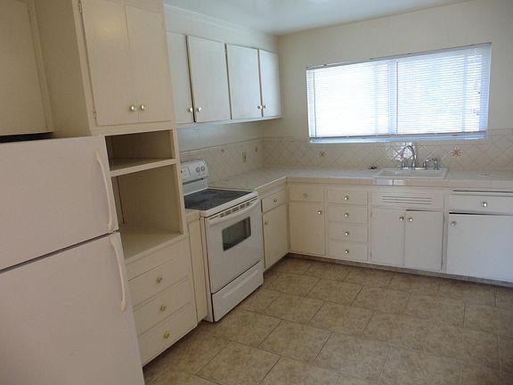 2nd image of 200 Avery Ln #21