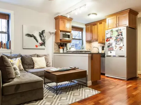 902 Pine St APT 1R, Philadelphia, PA 19107