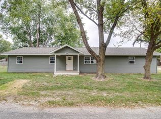 484 Elder St, Palmyra, IL 62674