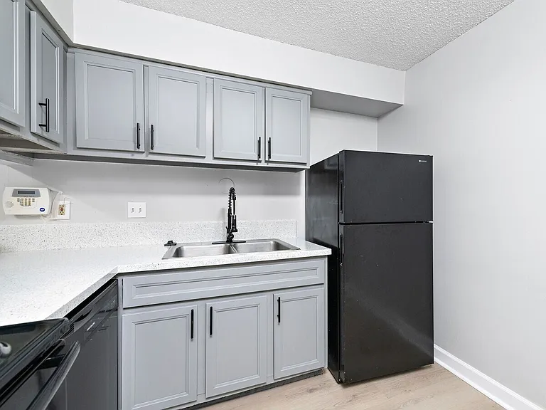 Meadowood Apartments — Photo 10