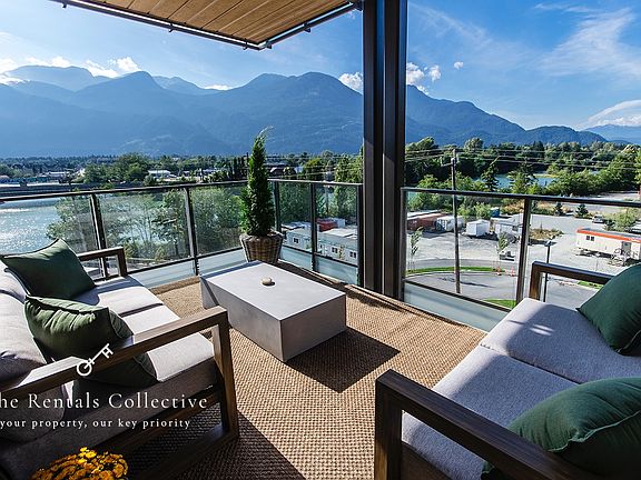 2nd image of 1506 Scott Cres