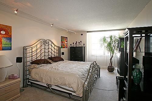 3rd image of 2301 Collins Ave APT 605