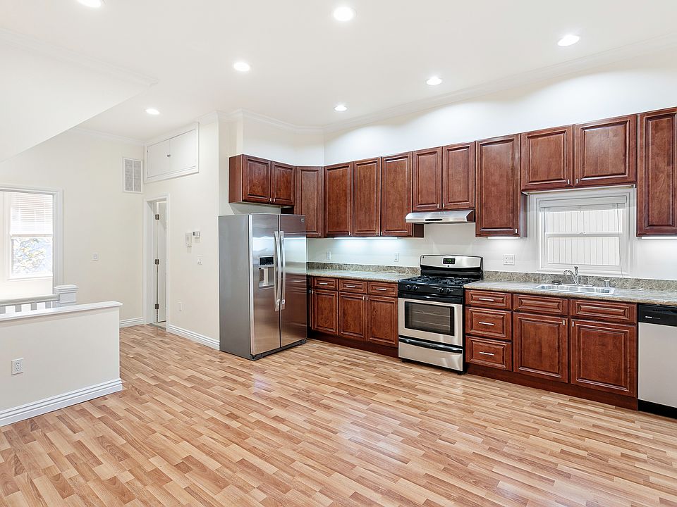 1st image of 282 Chenery St