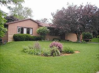 302 Perimeter Rd, Mount Horeb, WI 53572