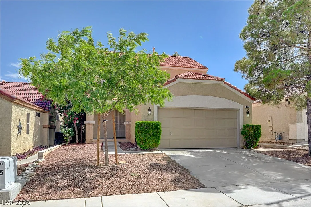 4 bed, 3.0 bath, 1572 sqft, $1,995 — Photo 2