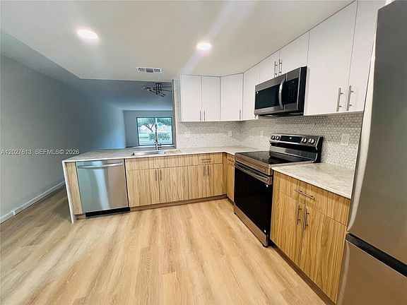 4th image of 2402 Antigua Cir APT H1