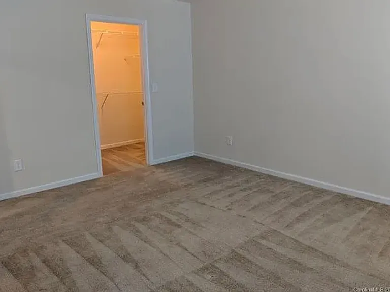6828 Carradale Way — Photo 7