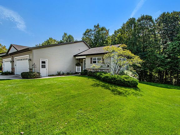 3rd image of 6664 Green Valley Ct SE