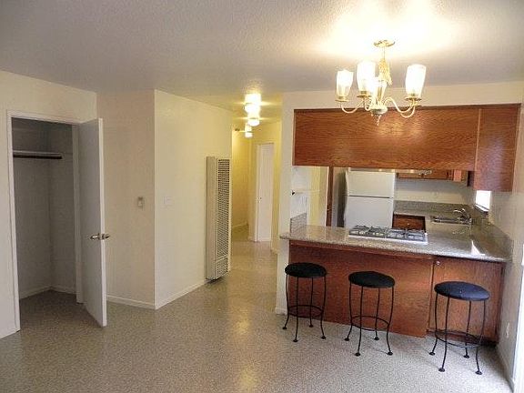 3rd image of 1652 W 207th St APT B
