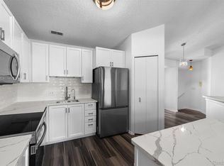 6680 Ridgefield Cir APT 201, West Bloomfield, MI 48322