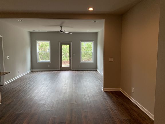 4th image of 303 Annleeken Dr