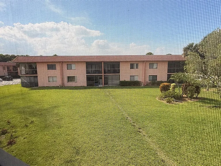 231 Lakeview Dr #204 — Photo 35
