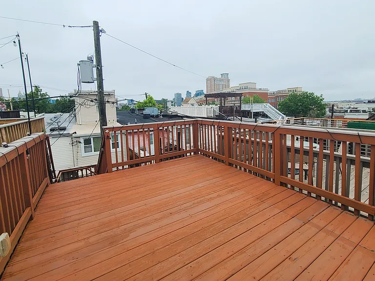 432 E Clement St — Photo 15