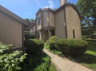 1009 Valley Side Dr, Maumee, OH 43537