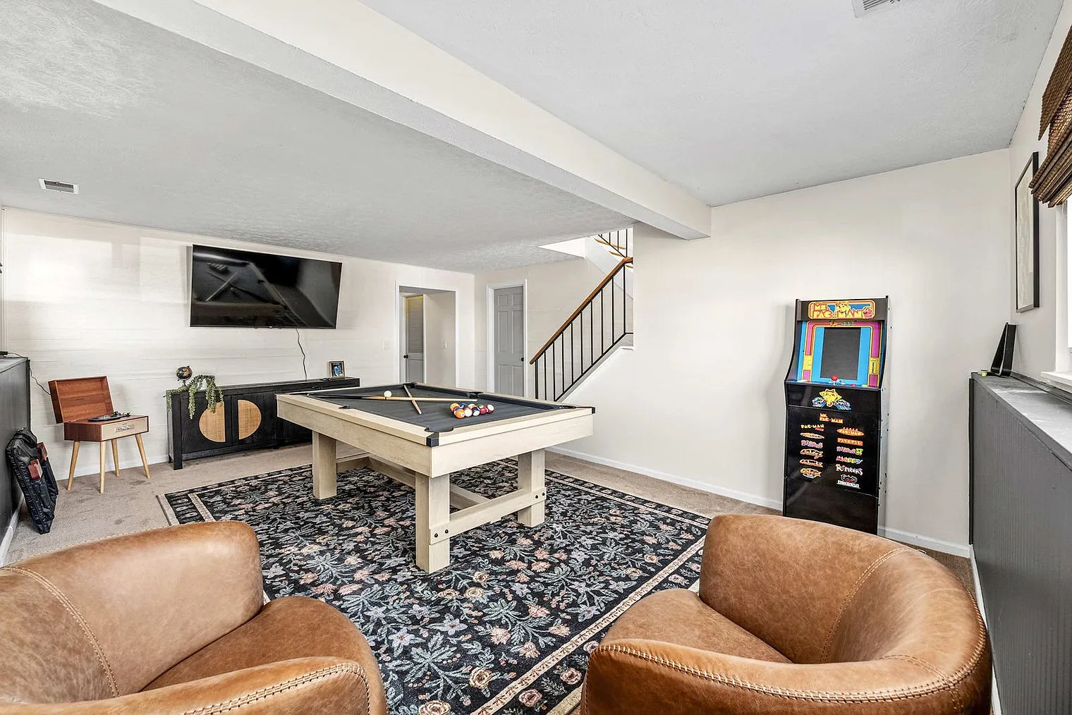 4 bed, 2.0 bath, 2088 sqft, $8,666 — Photo 2