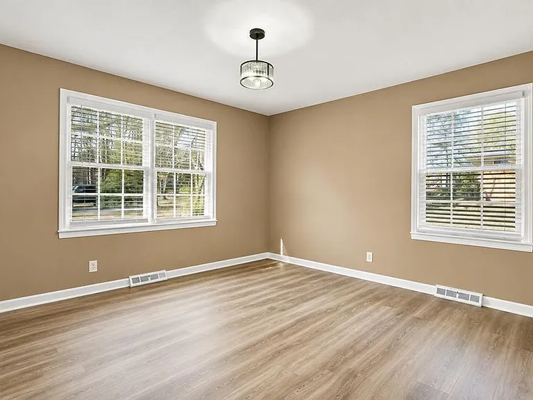 129 Hillwood Dr — Photo 5