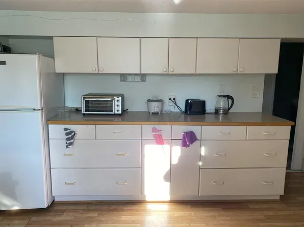 4693 W 8th Ave, Vancouver, BC V6R 2A6