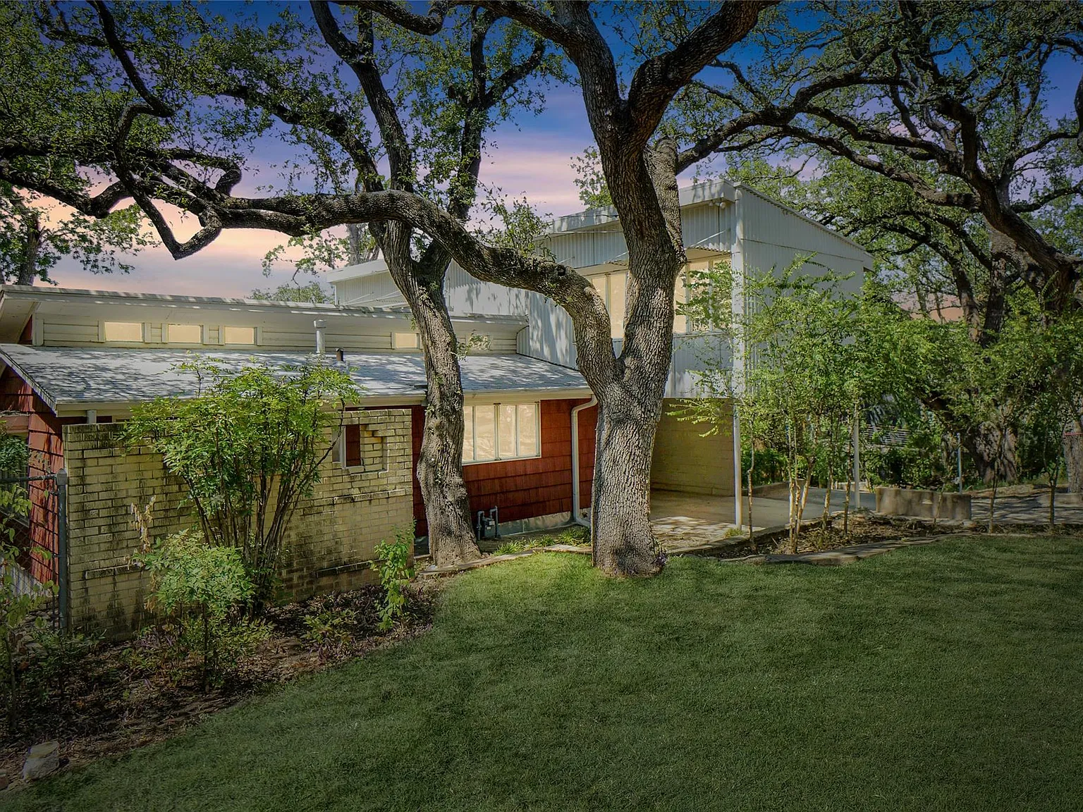3 bed, 1.5 bath, 1982 sqft, $5,550 — Photo 3
