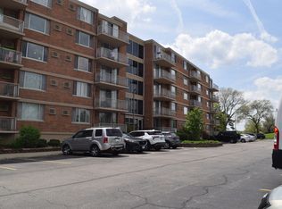 2200 S Stewart Ave APT 1C, Lombard, IL 60148