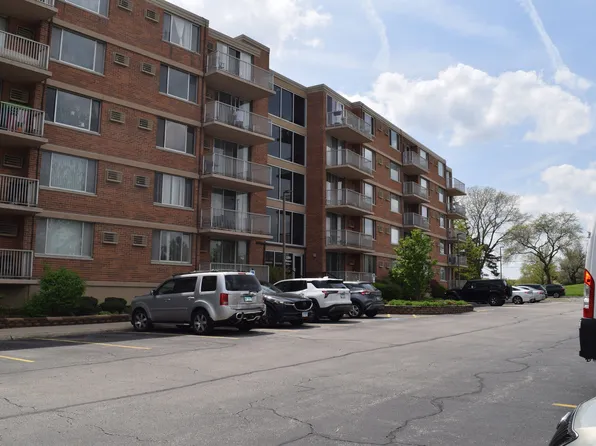 2200 S Stewart Ave APT 1C, Lombard, IL 60148