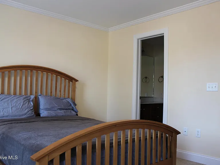 254 E Delaware Ave — Photo 7