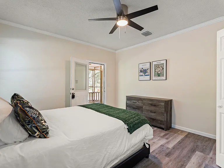 1019 W Rowan St #2 — Photo 15