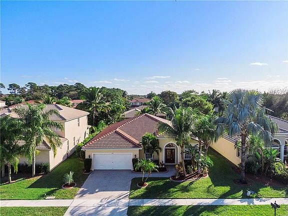2nd image of 1300 Stonehaven Estates Dr