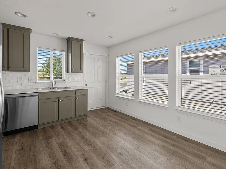 1201 S Chestnut St — Photo 5