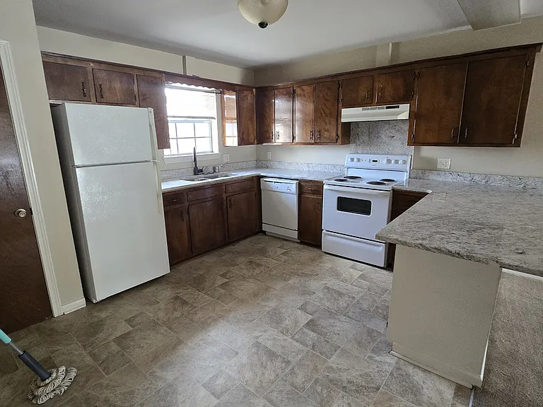 101 Trevino St #6 — Photo 2