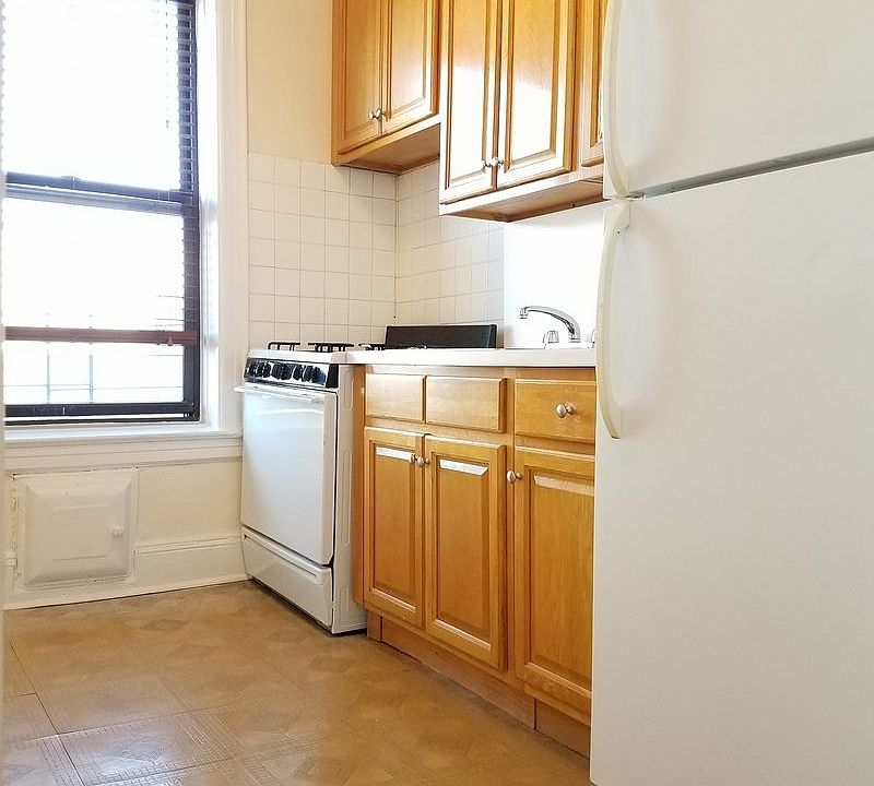 1st image of 2569 33rd St APT 1C
