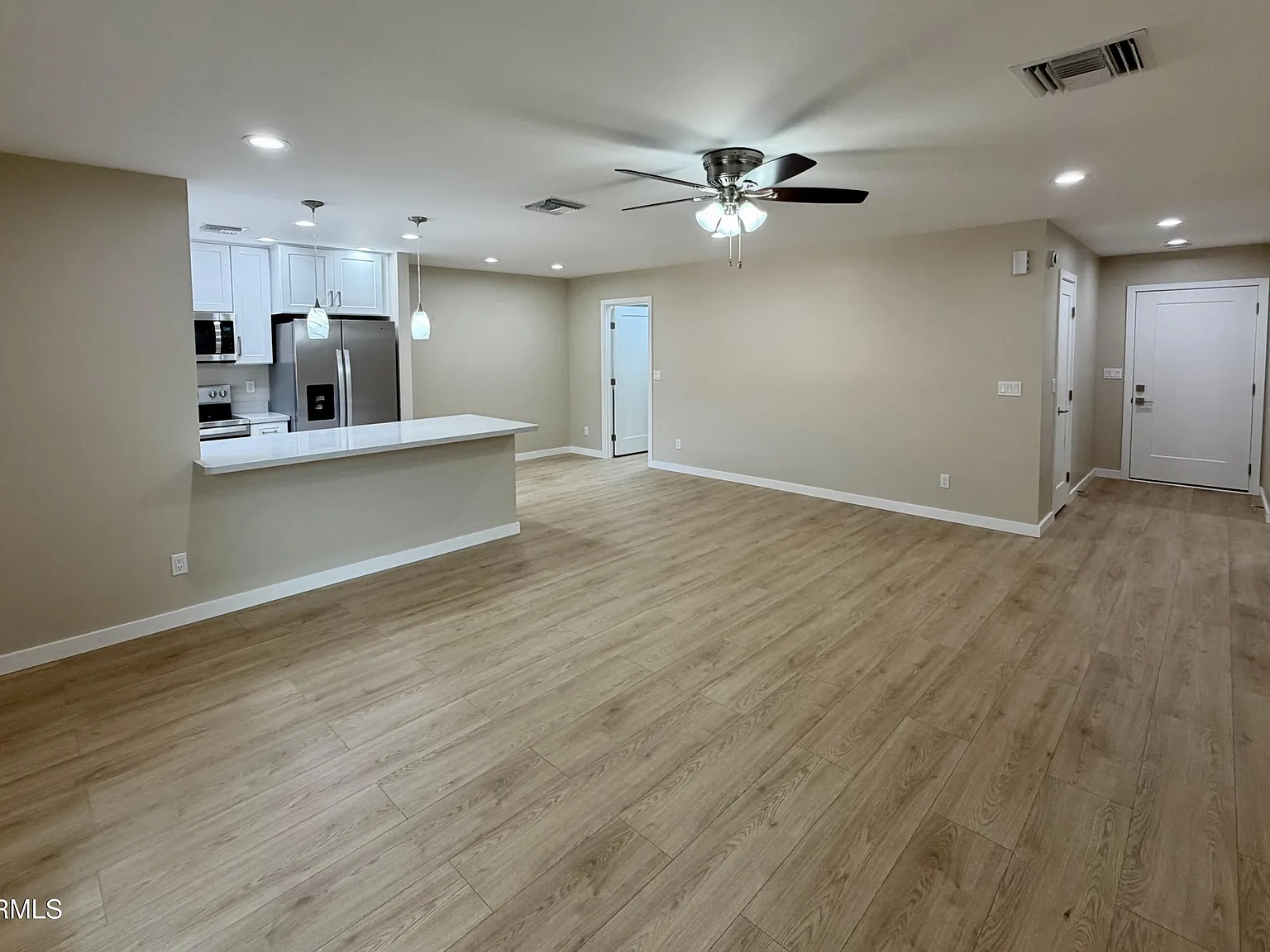2 bed, 1099 sqft, $1,995 — Photo 4