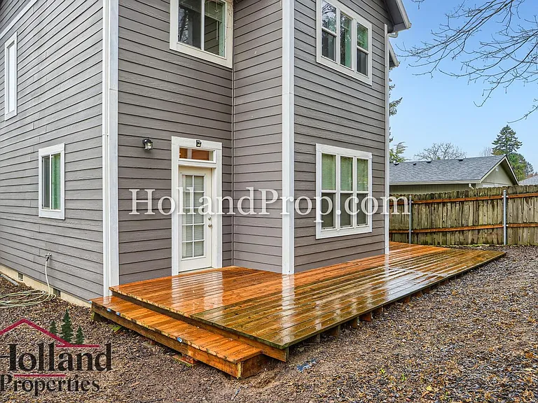 3228 SE Filbert St — Photo 26