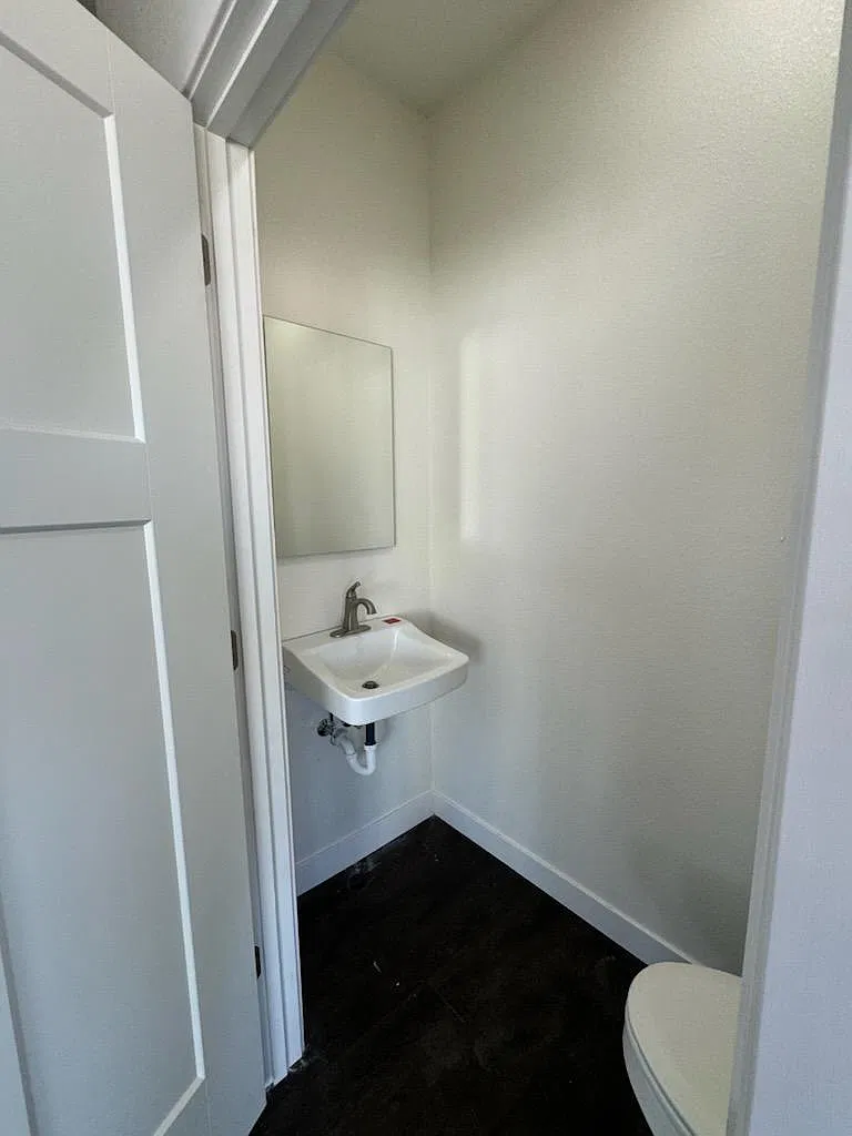 205 Unruh St — Photo 3