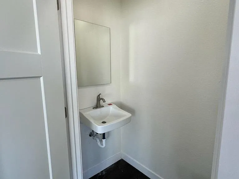 205 Unruh St #B — Photo 3