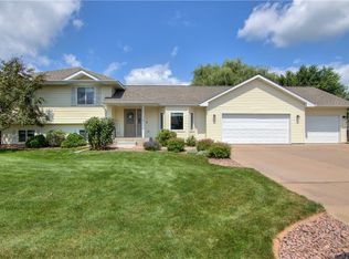 802 Bluff View Cir, Chippewa Falls, WI 54729
