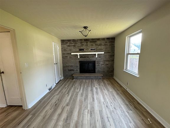 3rd image of 609 Clayton Ave