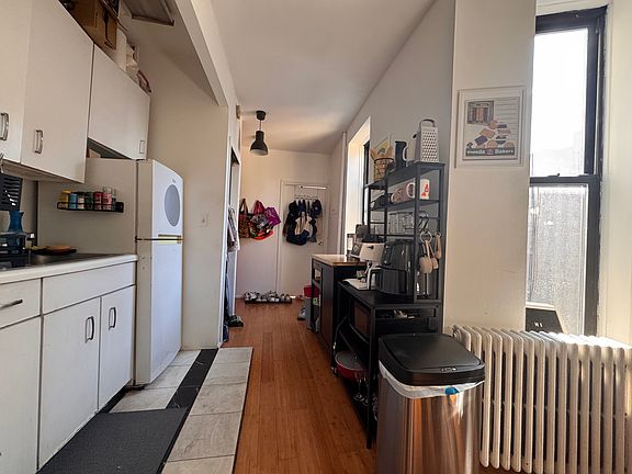 3rd image of 366 W 52nd St APT 4B