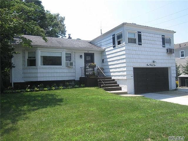 1st image of 142 Greenwood Dr