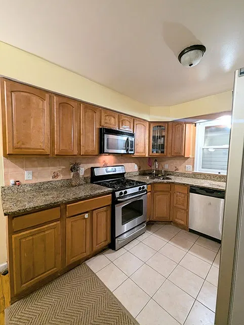 3 bed, 2000 sqft, $825 — Photo 4