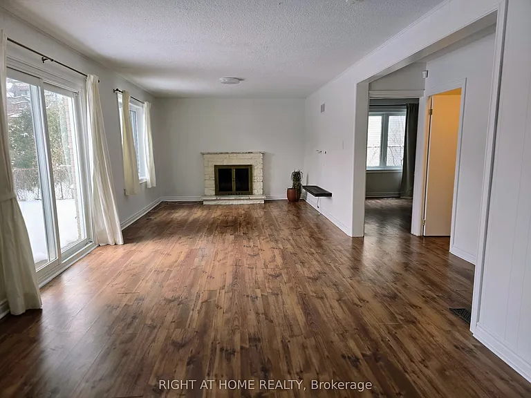 7 Foursome Cres — Photo 5