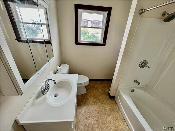 5th image of 1020 Belmont Ave
