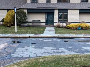 8 Martingale Ln #8, Narragansett, RI 02882