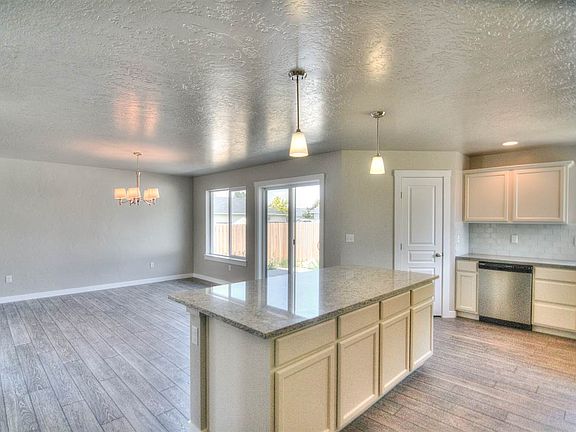 5th image of 604 N Oxwich Ave