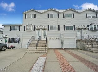 38 Ithaca St, Staten Island, NY