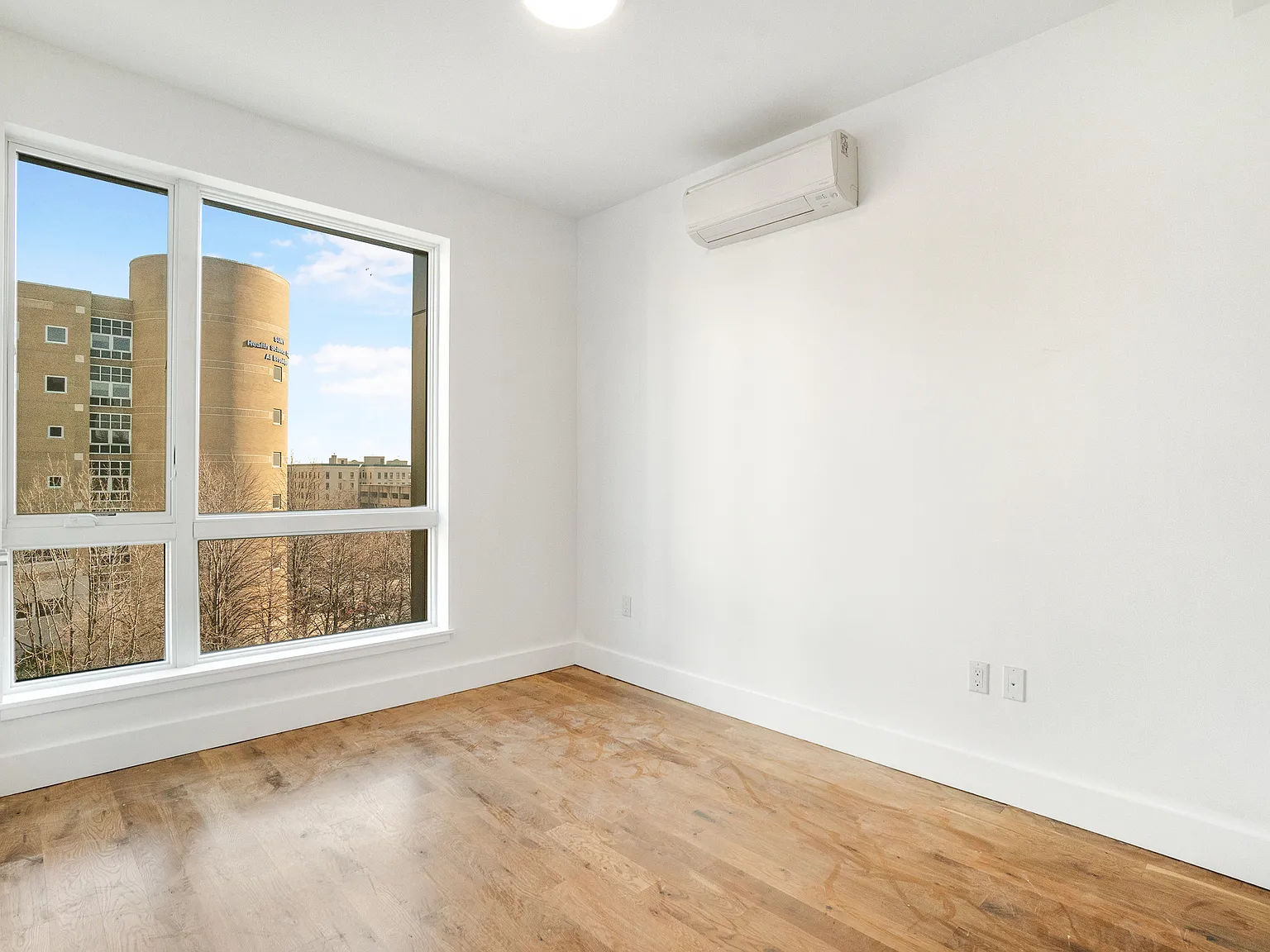 782 New York Avenue — Photo 3
